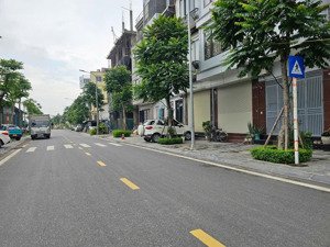 bán gấp nhà phân lô vip ngọc thụy - khai sơn
