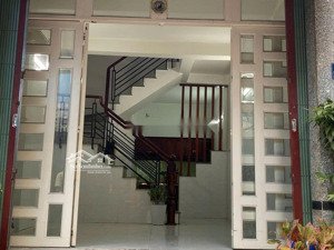 cho thuê nhà hẻm 4m(xh) lạc long quân, p.8, q.t.bình giá 10tr