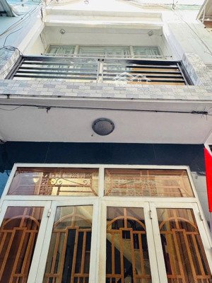 loa loa hàng thơm mới về. hẻm trước nhà rộng 3.5m lh 