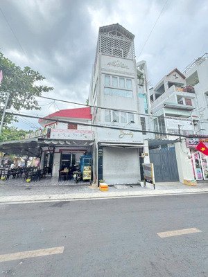 nhà xinh 2 lầu, full nội thất mt kinh doanh đường số lâm văn bền quận7