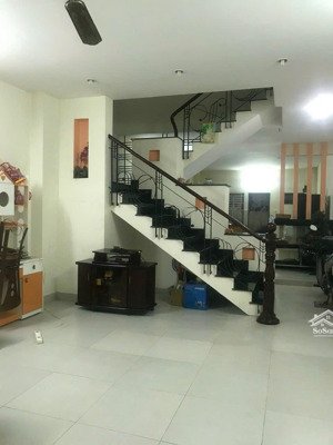 mình có nhu cầu đi xa nên đang muốn tìm người thuê căn nhà liền kề