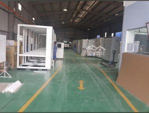 cho thuê xưởng 80tr 1400m an phú đông quận 12. nền epoxy , cao 8m
