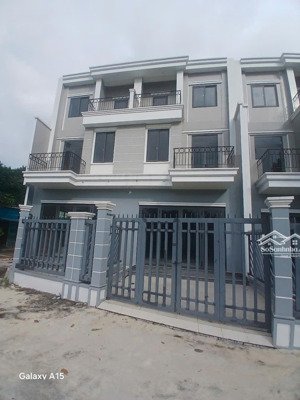 cần bán căn nhà 1 trệt 2 lầu, khu dân cư đông, gần ngay trung tâm thành phố