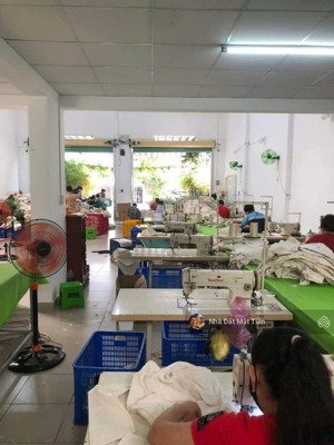 nhà xưởng mặt tiền xtt 7 - hóc môn diện tích 10m x 38m (thổ cư 350m2)