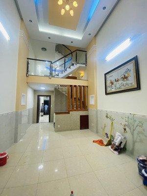 cho thuê nhà hẻm 237// phạm văn chiêu p14 gò vấp 4x17m trệt 3 lầu 4pn 4wc kép kín hướng đông nam