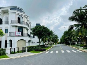 bán gấp căn nhà góc lavilla , nở hậu , sông vàm cỏ , 7,9x20m giá 6,x tỷ liên hệ em 