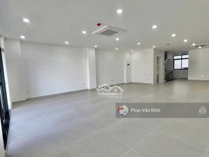 tòa nhà văn phòng kết hợp ở , dt: 700m2 sàn ,đối diện công viên tại kđt vạn phúc city cần cho thuê