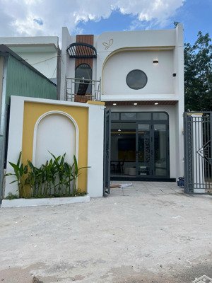 nhà 1 trệt 1 lửng, 3 phòng ngủ - mặt tiền nhựa 8m thông kcn, có thể kinh doanh buôn bán