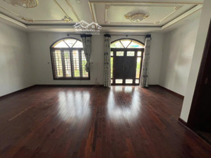 bán nhà 160 m2 , 4 lầu tại phú nhuận