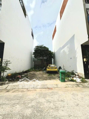 đất trống xây chdv lê trọng tấn hxh 5m, ngay trường đh công thương, dt 110m2 (5.2x21). nhỉnh 9 tỷ