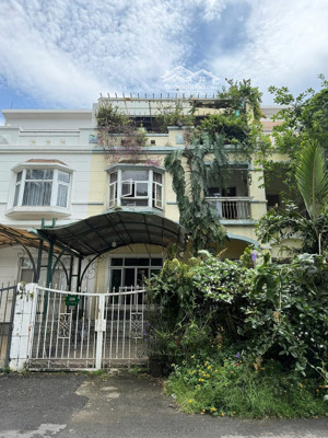 bán căn biệt thự phú mỹ hưng, quận 7. 126m2, trệt, 2 lầu, nội thất đầy đủ, sổ hồng, giá chỉ 38.5 tỷ