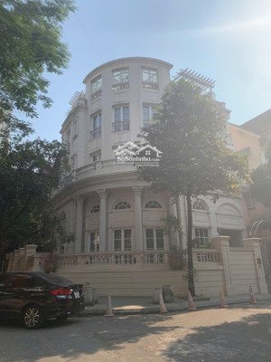 cho thuê nhà lô góc mặt phố lưu quang vũ, trung hòa: dt 110m2 x 2 tầng, mt 18m, giá 37 tr/th