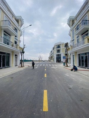 bán nhà dự án golden bìa đỏ thơm phức chỉ 6,5 tỷ - chân cầu bùi viện, giáp bến xe vĩnh niệm