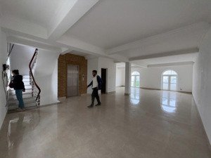 ct nhà tp giao lưu - phạm văn đồng, bắc từ liêm dt 120m2, mt 8m, 5 tầng 1 hầm, thông sàn, thang máy