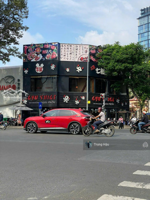 vị trí góc 2mt trần hưng đạo + nguyễn thái học q.1. dt 9 x 15m - 3 tầng. hđt 700 triệu. giá 95 tỷ