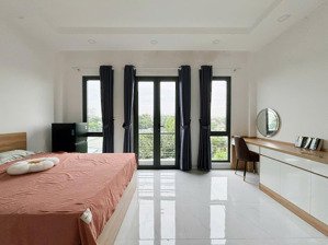 phòng rộng 30m2 - ban công - cửa sổ trời thoáng mát - full 100% nội thất mới - giá còn thương lượng