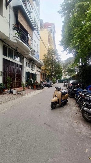 phân lô hoàng cầu- đống đa có nhà bán. liên hệ em vinh ngay đi ạ