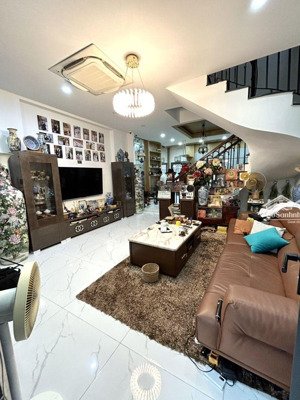 mặt tiền view sông phú mỹ q 7 giá: 11 tỷ diện tích: 5 x 18m (90m) xe hơi ngủ trong nhà