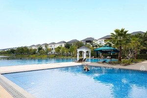 bán nhanh nhà phố view hồ full nội thất dt 5x20m 3 lầu giá cực tốt gặp chủ trao đổi trực tiếp.