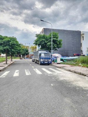 sang gấp lô đất ngay kdc lê phong 64m2/1tỷ650 shr đường nhựa 6m vỉa hè , di chuyển ra dt743 chỉ 1km