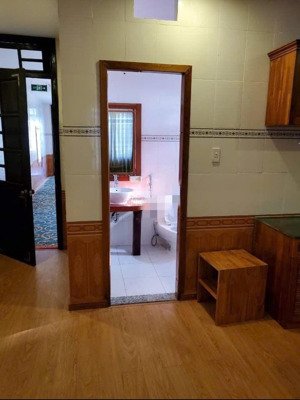 chủ ngộp hạ giá 1 tỷ cần bán nhanh tòa căn hộ gần biển, dòng tiền net. giá sụp hầm