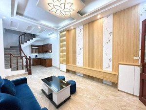 nhỉnh 6 tỷ, 35m2, 5 tầng, nhà mới tinh phố tây sơn, full nội thất.