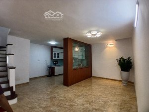 bán nhà chính chủ lô góc 49 phố trần cung cầu giấy 36 m ,mt 6 m nhà mới đẹp cách ô tô 60 m 9,8 tỷ