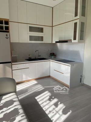 bán nhà 2 tầng cồn dầu 16, mỗi tầng là không gian sinh hoạt riêng. để lại toàn bộ nội thất