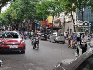 mặt phố ngọc lâm 7 tầng. vỉa hè kinh doanh. thang máy. tầng 1 dòng tiền 30tr/ . 29.8 tỷtháng