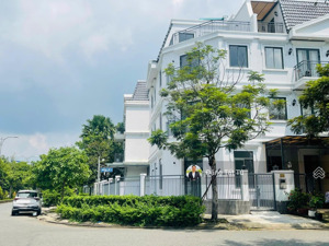cho thuê nhà phố góc hai mặt tiền view hồ nhà đã hoàn thiện giá 35tr/th