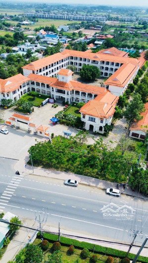bán lô đất 2 mặt tiền đường xe hơi liền kề vinhomes hậu nghĩa. dt: 405m2 thích hợp làm nhà vườn