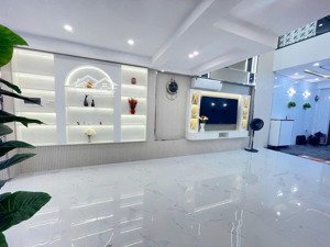 thanh lí nhanh nhà bến văn đồn q4, dt 70m2, 5ty890, đang cho thuê 25tr/1th, còn 8th