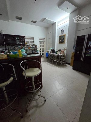 bán nhà mặt tiền view công viên khu tên lửa. 4 tầng giá 13.4 tỷ.