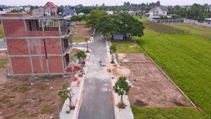 miếng đất full thổ cư xây dựng hết đất đang cần bán 1ty9 sổ hồng riêng ,cách sg chỉ 13km.