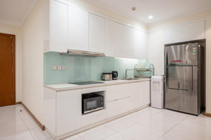 chính chủ cho thuê căn hộ 2pn full nội thất cao cấp landmark 4, vinhomes central park tân cảng