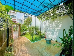 cho thuê nhà sân vườn 1 phòng ngủ full nội thất kđt hà quang 2 giá 15 triệu/tháng