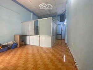 cho thuê nhà riêng 32m2, 8 triệu 5 _ ngay 737 lạc long quân _ thông sang ni sư huỳnh liên