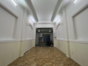 chính chủ cho thuê nhà hxh cách bàu cát chỉ 400m, 1 trệt 3 lầu, hẻm lớn 8m tân bình