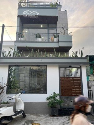 bán nhà 3 lầu trung tâm phan thiết gần biển 5 phòng ngủ