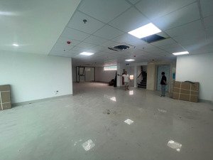 cho thuê nhà mặt hàng chuối, 230m² x 9t, mt 10.5m, thang máy, kd mọi mô hình