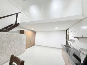 duplex giá rẻ hiếm có ở được 5 người, 5 xe - thuận tiện di chuyển q1