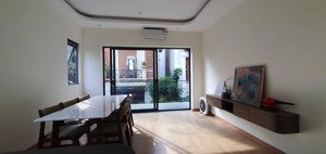 sáng choang lô góc, 6 tầng thang máy, view sân bay gia lâm, khu cán bộ, văn hóa, dân trí cao