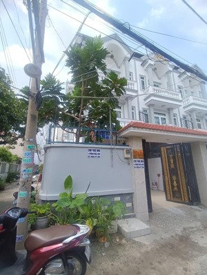 nhà 3 lầu 4pn. 5wc hẻm 27 lý tế xuyên. linh đông. tp thủ đức