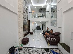 bán nhà quận bà đình. dt: 33,5m2 x 5 t...mt: 3,2 m... nội thất đẹp...sđcc.. giá: 9,1 tỷ