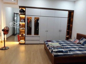 bán nhà 3 tầng đẹp full nội thất, trung tâm, gần biển, giá chỉ 9.x tỷ