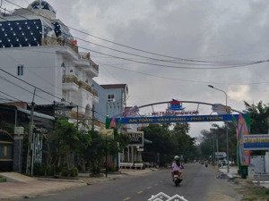 siêu hot 2 lô thổ cư đối diện siêu thị . thị trấn phan rí cửa, bình thuận