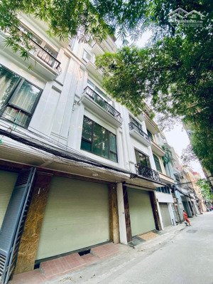 hiếm. bán nhà phạm văn đồng- oto vào- ngõ thông kinh doanh- không quy hoạch.43mx5 tầng. 10,3 tỷ