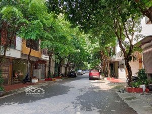 tôi cần bán gấp nhà 4t khu dv mỗ lao, dt 50m2 x mt 5m, ô tô tránh, vỉa hè, kinh doanh. giá: 13.8 tỷ