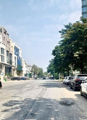 bán đất mt phường thạnh mỹ lợi, quận 2 dt: 10x20,5m giá 25 tỷ tl