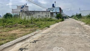 kẹt tiền cần bán gấp lô đất ngay đt 824